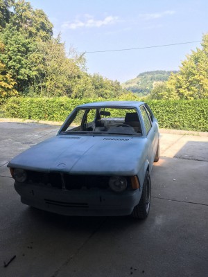 Mogoče moder sploh ne bi bil slab...