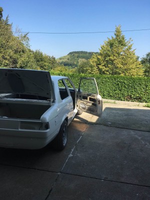In sledilo je sestavljanje in rihtanje malenkosti