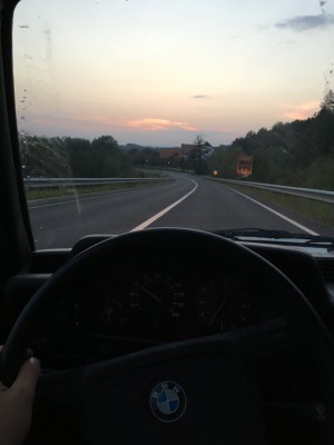 Poskusna vožnja - s polnim trebuščkom čevapčičev proti sončnemu zahodu