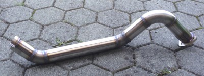 pri prirobnici sem moral malo ozit cev iz 63,5 na 58mm, zato tisti vari vzdolzno pri prirobnici (turbo ima izhod 58mm)