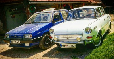 Julia v družbi z mlajšo sorodnico, v zgodovini škode vsaka v nečem prva.