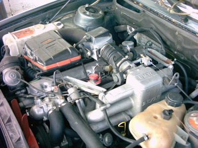 1200px-BMW_E28_motor.jpg